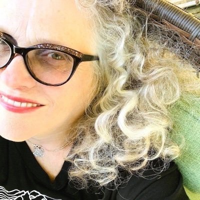 Profile Picture of Janie Harrison🐝 (@GirlsandGoblins) on Twitter