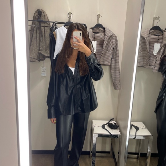 Profile Picture of Lisa Eidum (@lisaes_closet) on Poshmark