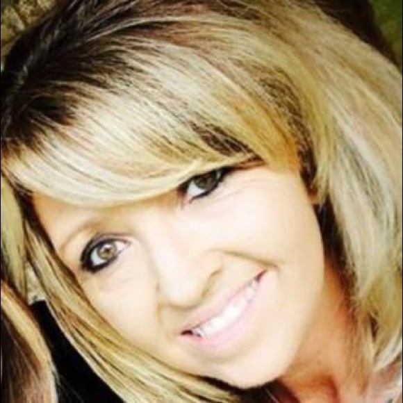 Janet Sansoucie - Poshmark Profile Picture of Janet Sansoucie (@janetsansoucie) on Poshmark