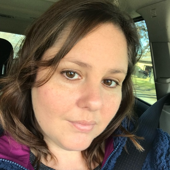 Profile Picture of Cammi Moberly (@cmoberly01) on Poshmark