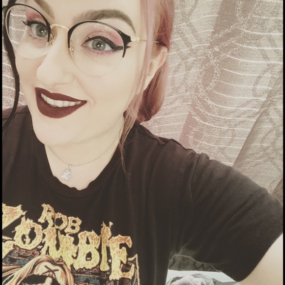 Profile Picture of Aimee Fournier (@vulpesmacrotis) on Poshmark