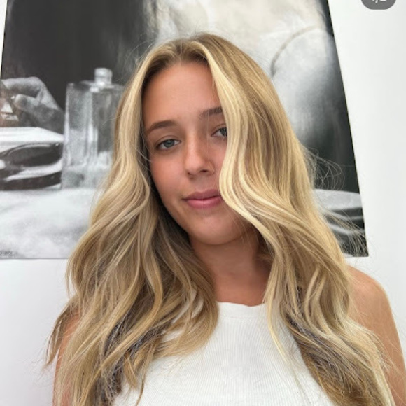 Profile Picture of Anya mary Halecky (@ahalecky) on Poshmark