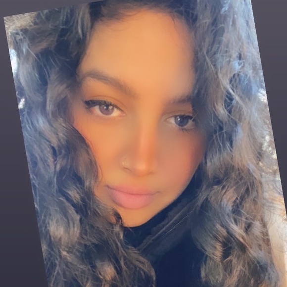 Profile Picture of Shazia Mohammed (@shaziam11) on Poshmark