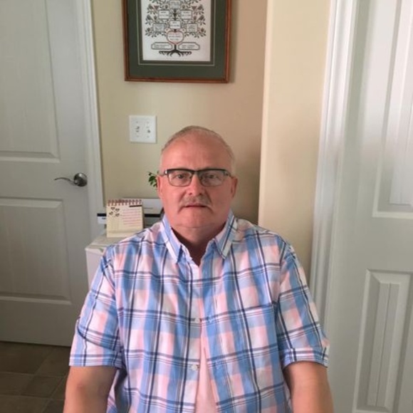 Profile Picture of Ross Stuckless (@randastuckless) on Poshmark