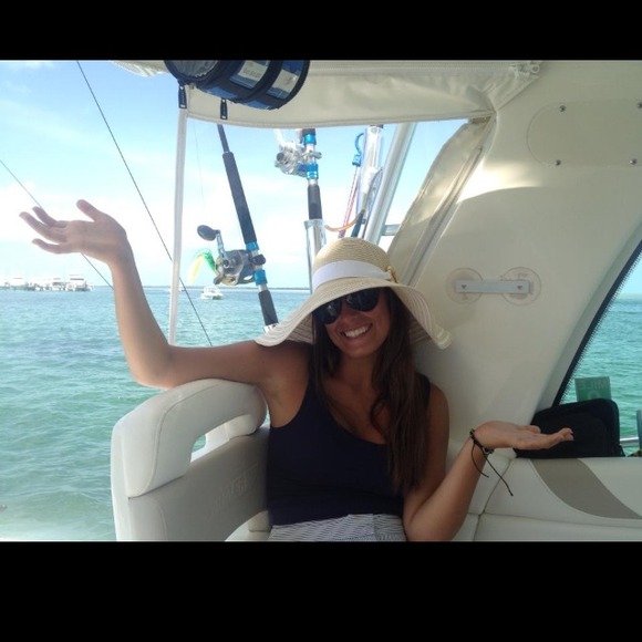 Profile Picture of Hannah Lytle (@hlytle) on Poshmark