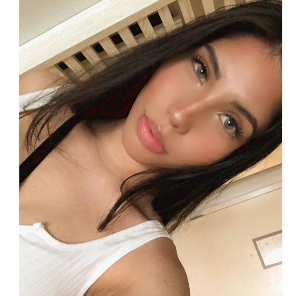 Profile Picture of Jimena Huamani (@jimenahuamani) on Poshmark