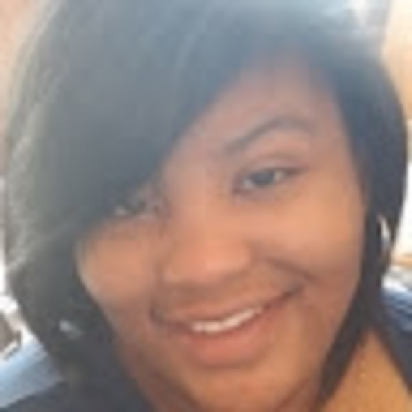 Profile Picture of Dashia Davis (@dashia_56) on Poshmark