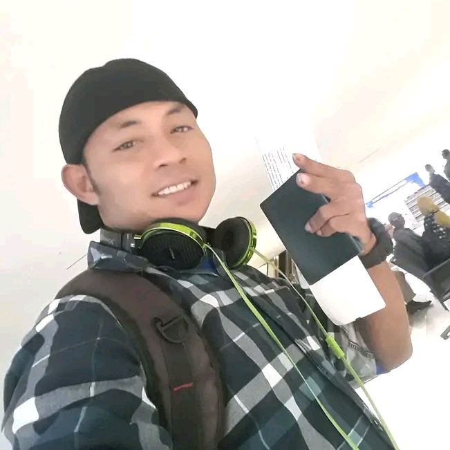 Profile Picture of chrisnal. s (@chrisnalinal855) on Tiktok