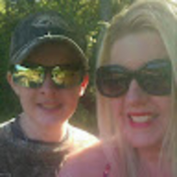 Profile Picture of Jennifer Blevins (@aaron41102) on Poshmark