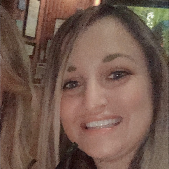 Sarah Maruna - Poshmark Profile Picture of Sarah Maruna (@smaruna) on Poshmark