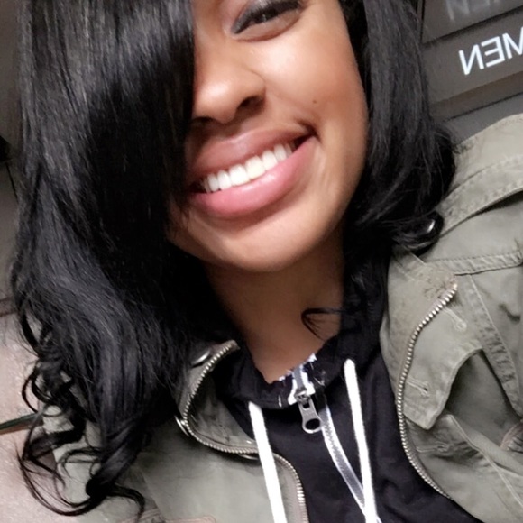 Profile Picture of Bernice Collins (@celia_x23) on Poshmark