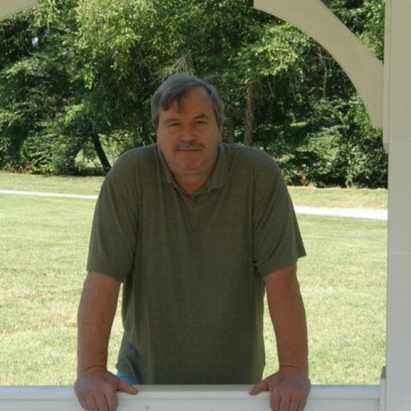 Profile Picture of Tommy Burkhart (@tburk40) on Poshmark