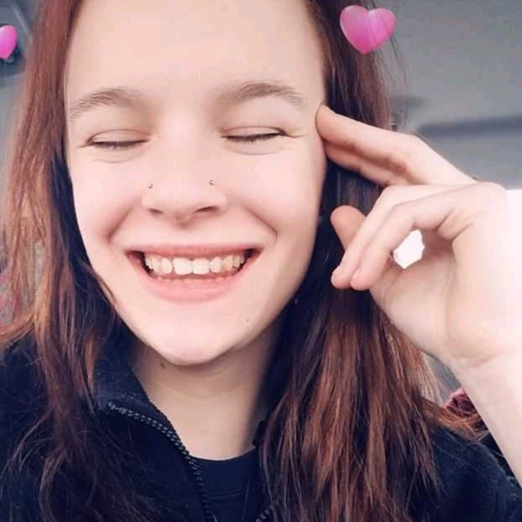 Profile Picture of Krystal Zueger (@gummiibear101) on Poshmark