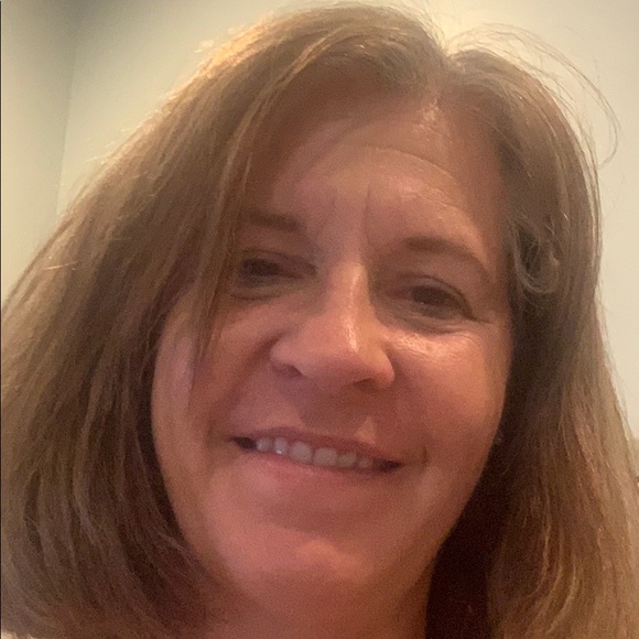 Profile Picture of Kim Curry (@kimcurry27) on Poshmark