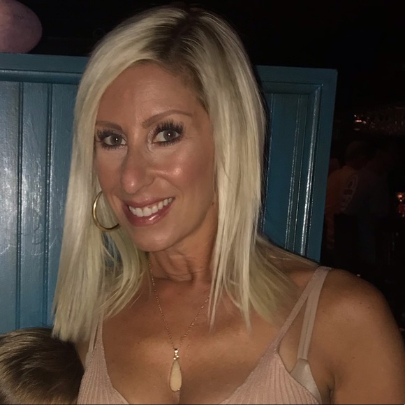 Profile Picture of Julianna Thornton (@bellagemm76) on Poshmark