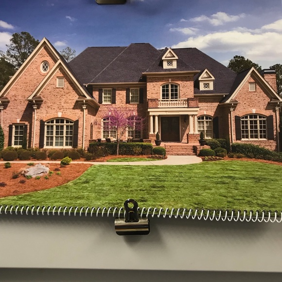 Profile Picture of Antonette Green (@anneadorn) on Poshmark