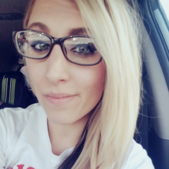 Profile Picture of Alyssa Abrams (@a_abrams) on Poshmark