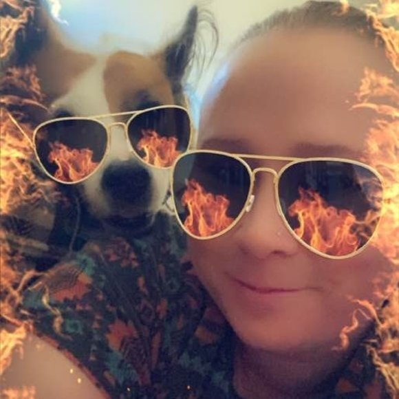 Profile Picture of April Allen skinner (@lirpjane) on Poshmark