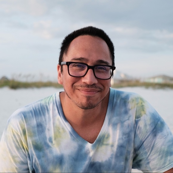 Profile Picture of Chris Josof (@cjosof) on Poshmark