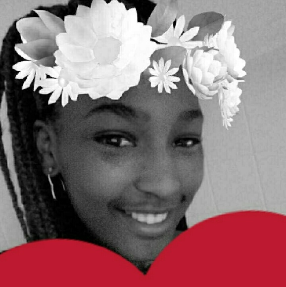 Profile Picture of Laniria Fulmore (@laniriaf) on Poshmark