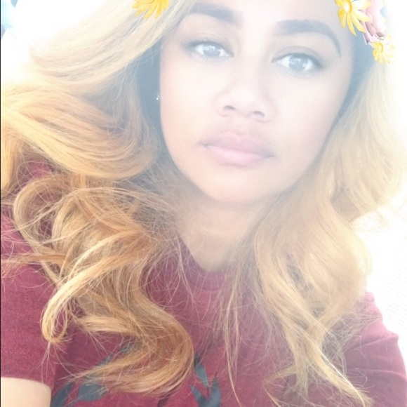 Profile Picture of Asenati Soe (@natiloveez) on Poshmark