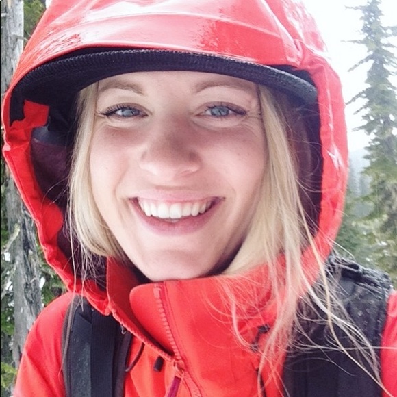 Profile Picture of Erika Vossbeck (@eav123) on Poshmark