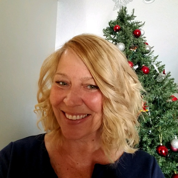 Profile Picture of Tracy Lardiere (@tlardiere) on Poshmark