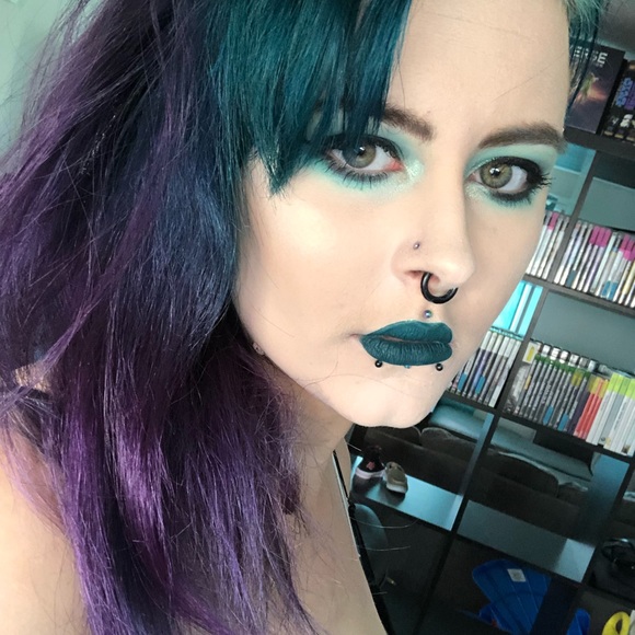 Profile Picture of Alyssa Peever (@deriatris) on Poshmark