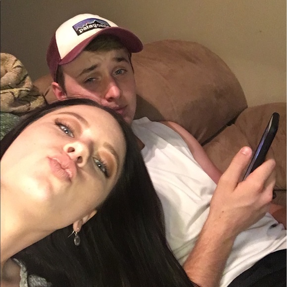 Profile Picture of Savannah Willis (@savvvvyy) on Poshmark