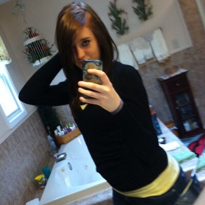 Profile Picture of Ashlee Carl (@AshNicole71894) on Twitter