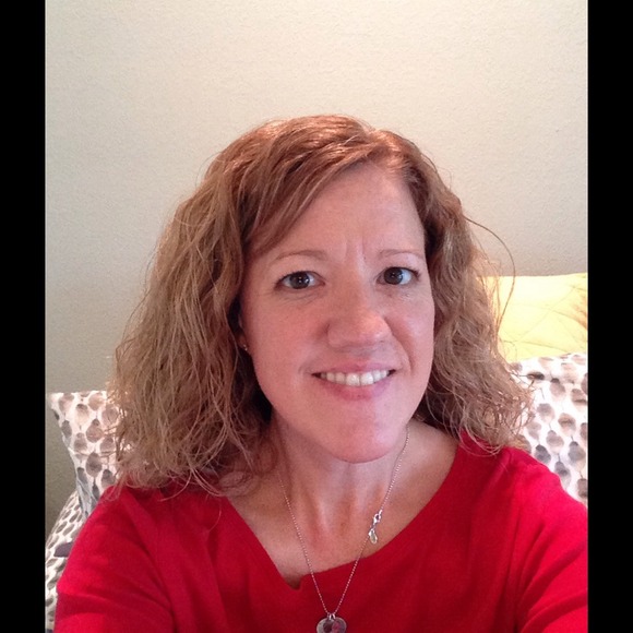 Profile Picture of Stephanie Bielefeld (@sb262) on Poshmark