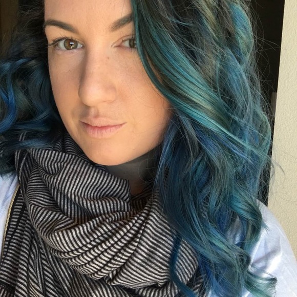 Profile Picture of Brynnarae Poston (@thatfitishmama) on Poshmark