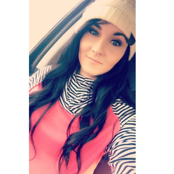Amanda Otteson - Poshmark Profile Picture of Amanda Otteson (@amandaotteson) on Poshmark