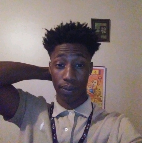 Profile Picture of Michael Gordin (@benquez) on Poshmark