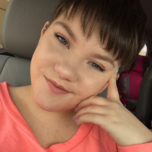 Profile Picture of Viola Finkenbinder (@viola_rose) on Poshmark