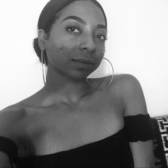 Profile Picture of Adriana Owens (@owensa135) on Poshmark