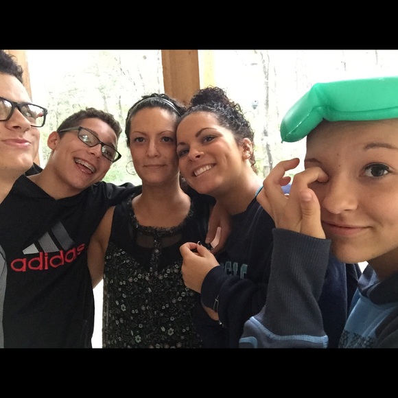 Profile Picture of Danielle Cremeans (@daniellecre) on Poshmark