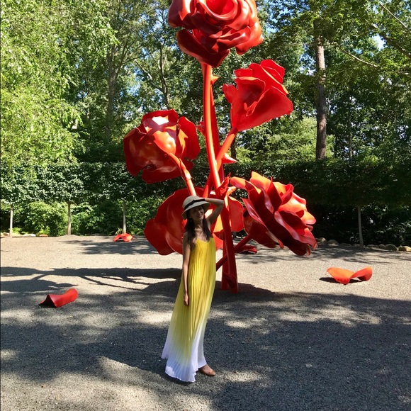 Profile Picture of Esuna Dugarova (@sonya300) on Poshmark