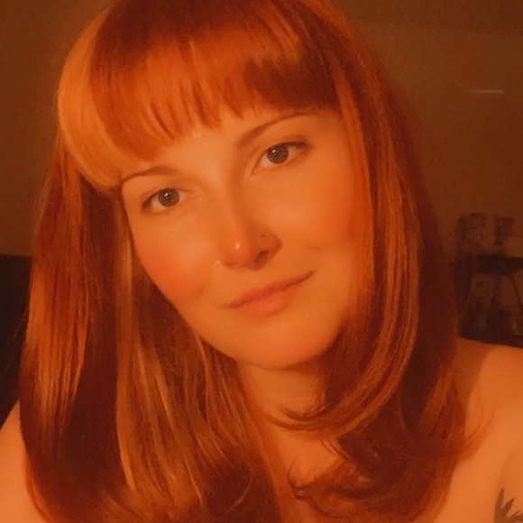 Profile Picture of Beth Higgins (@simpsonsfanatic) on Poshmark