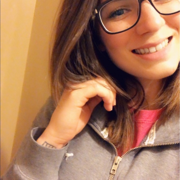 Profile Picture of Jayme Loach (@jayme_loach) on Poshmark