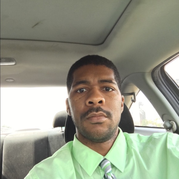 Profile Picture of Jeremy Debrow (@rdaddymd) on Poshmark