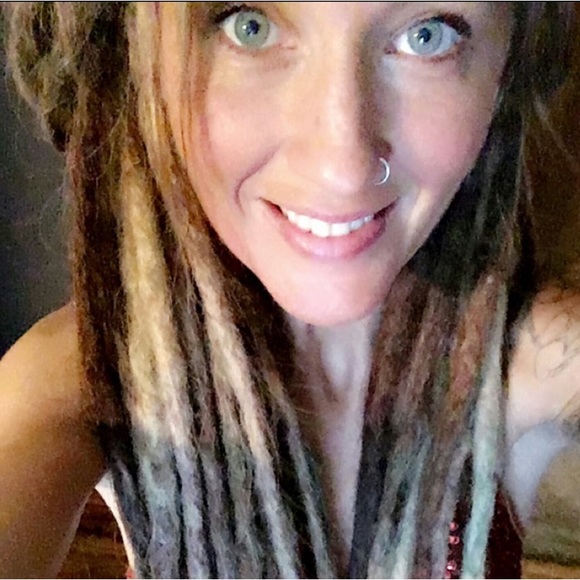Profile Picture of Vanessa Frickey (@oshmyposh) on Poshmark