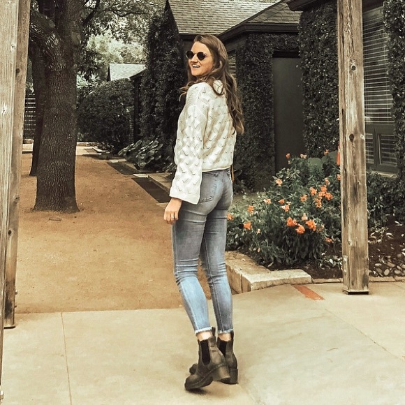 Profile Picture of Kelsey Zbell (@batzkels) on Poshmark