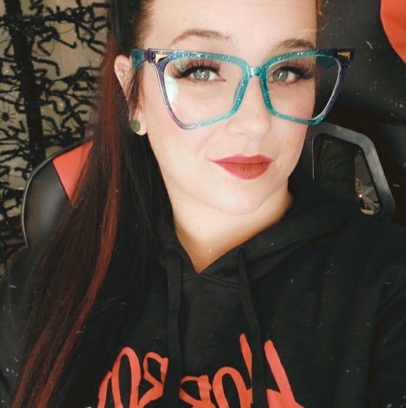 Paige Mccann - Poshmark Profile Picture of Paige Mccann (@paige_mccann) on Poshmark