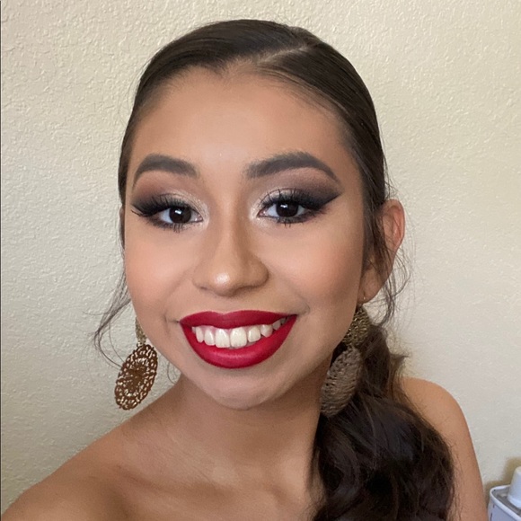 Profile Picture of Isabelle Ramirez (@isabellerami544) on Poshmark