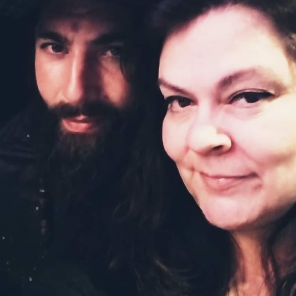 Profile Picture of Niki Varnadore (@bunzerz1) on Poshmark