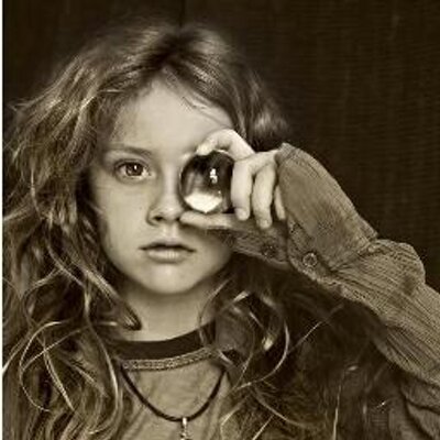 Profile Picture of Lisa Griffis (@afoolfortarot) on Twitter