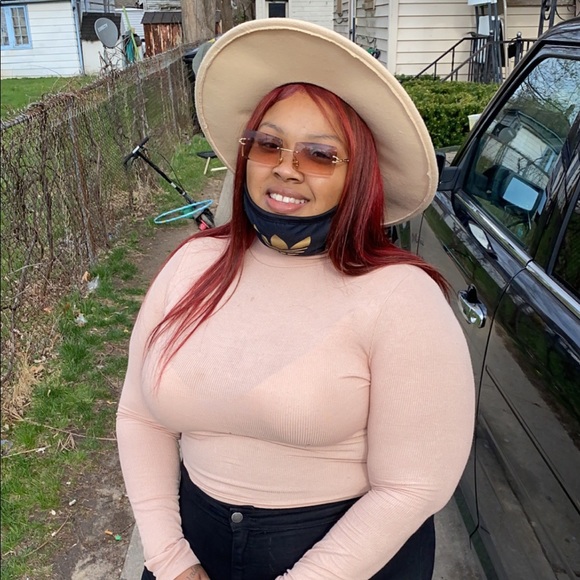 Profile Picture of Kedishia Moulden (@kedishiamoulden) on Poshmark