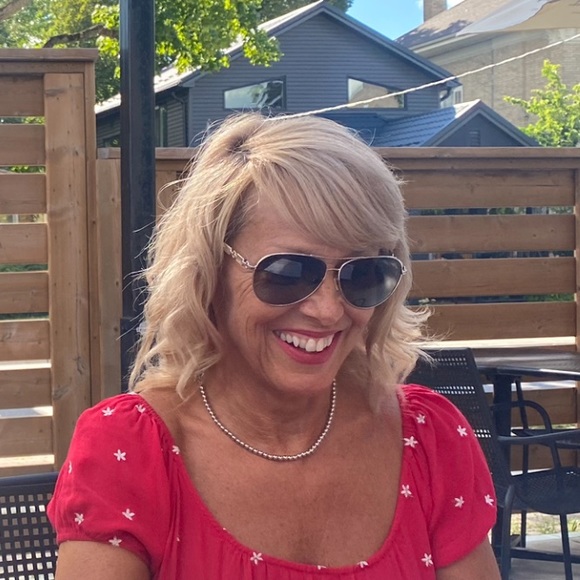 Profile Picture of Tracey Ringuette (@traceyringuette) on Poshmark