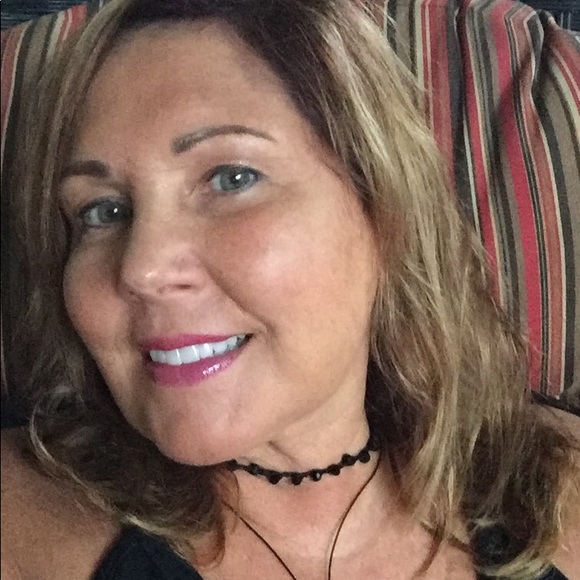 Profile Picture of Pamela Carroll (@melacarr2018) on Poshmark